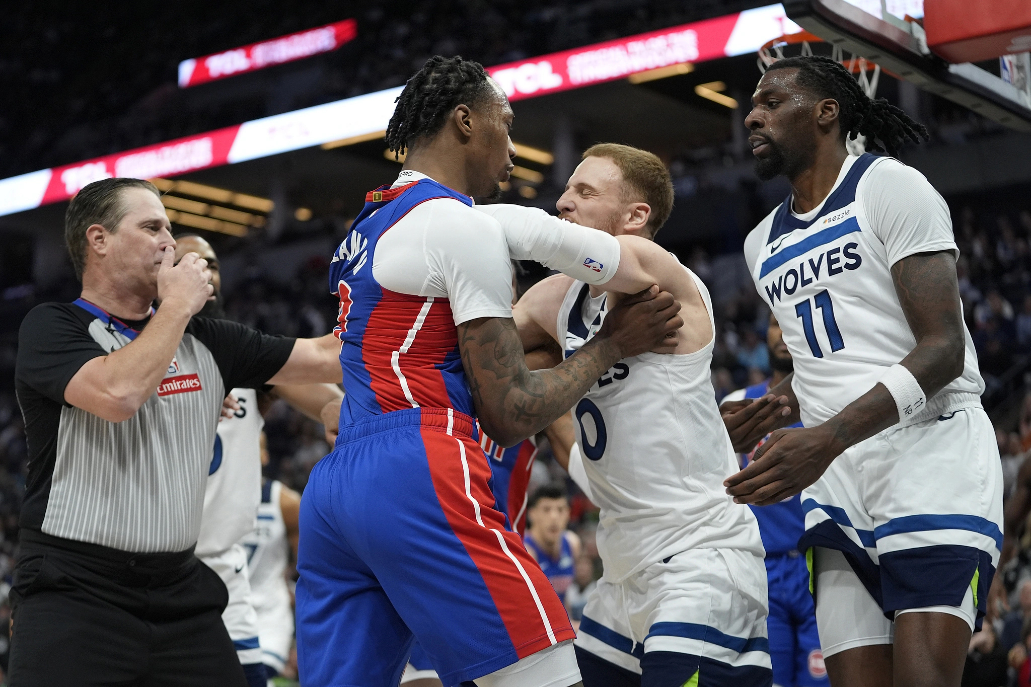 包含赛地聚焦——NBA季后赛赛前热度飙升，明尼苏达森林狼调整名单，底气十足，赛程密集仍需轮换的词条球速网站